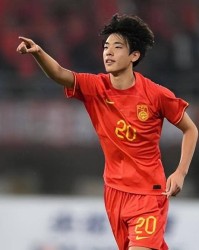 好消息！20岁中锋朱鹏宇即将转会德甲沙尔克04，转会费高达900万欧